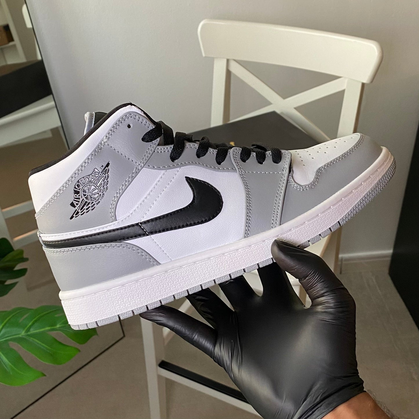 Air Jordan 1 “Mid Smoke Grey”