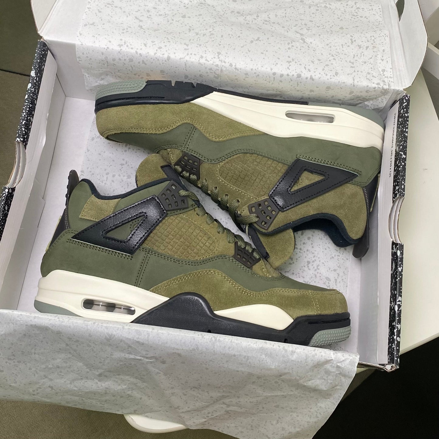 Air Jordan 4 Craft “Medium Olive”