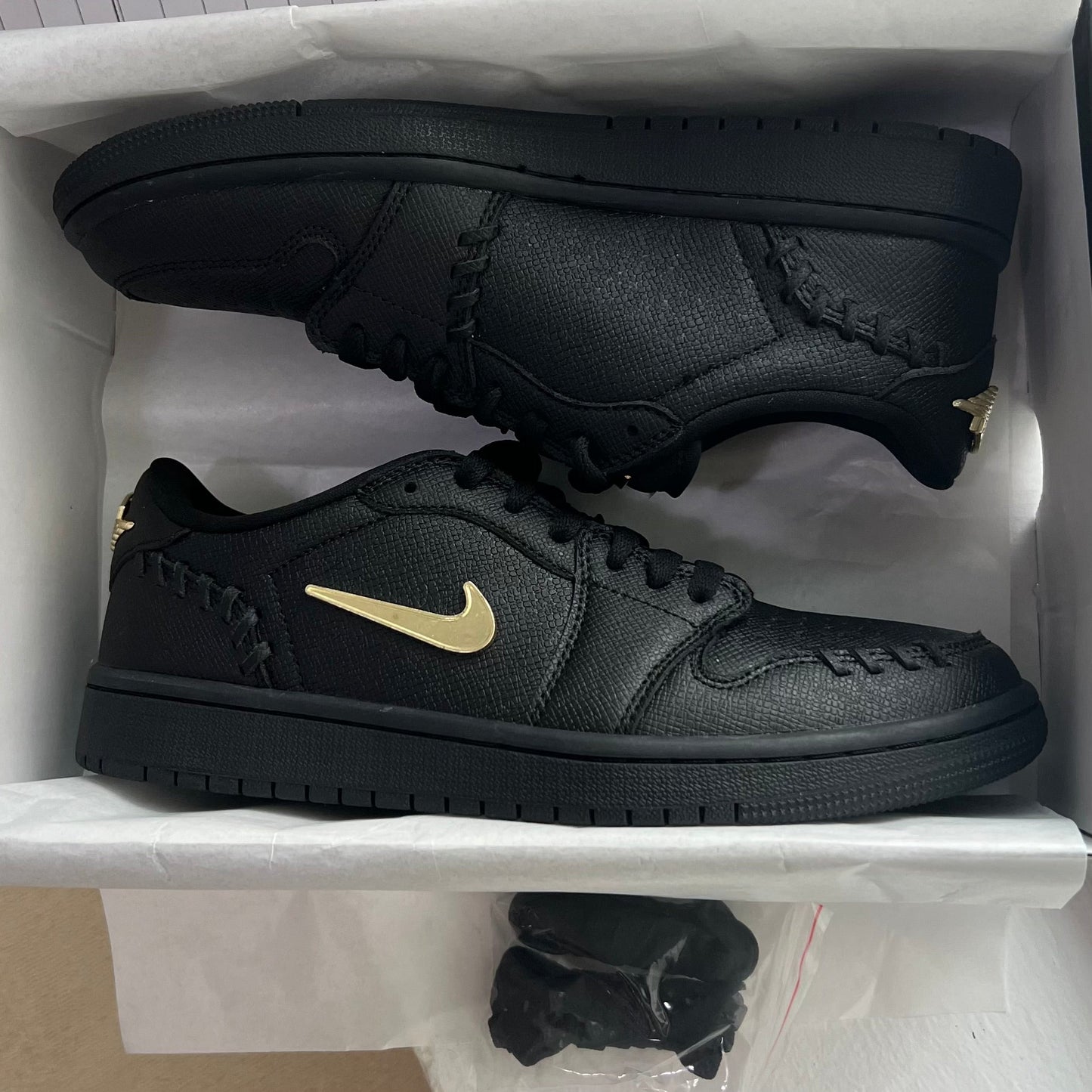 Jordan 1 Low Method of Make “Black Metallic Gold”