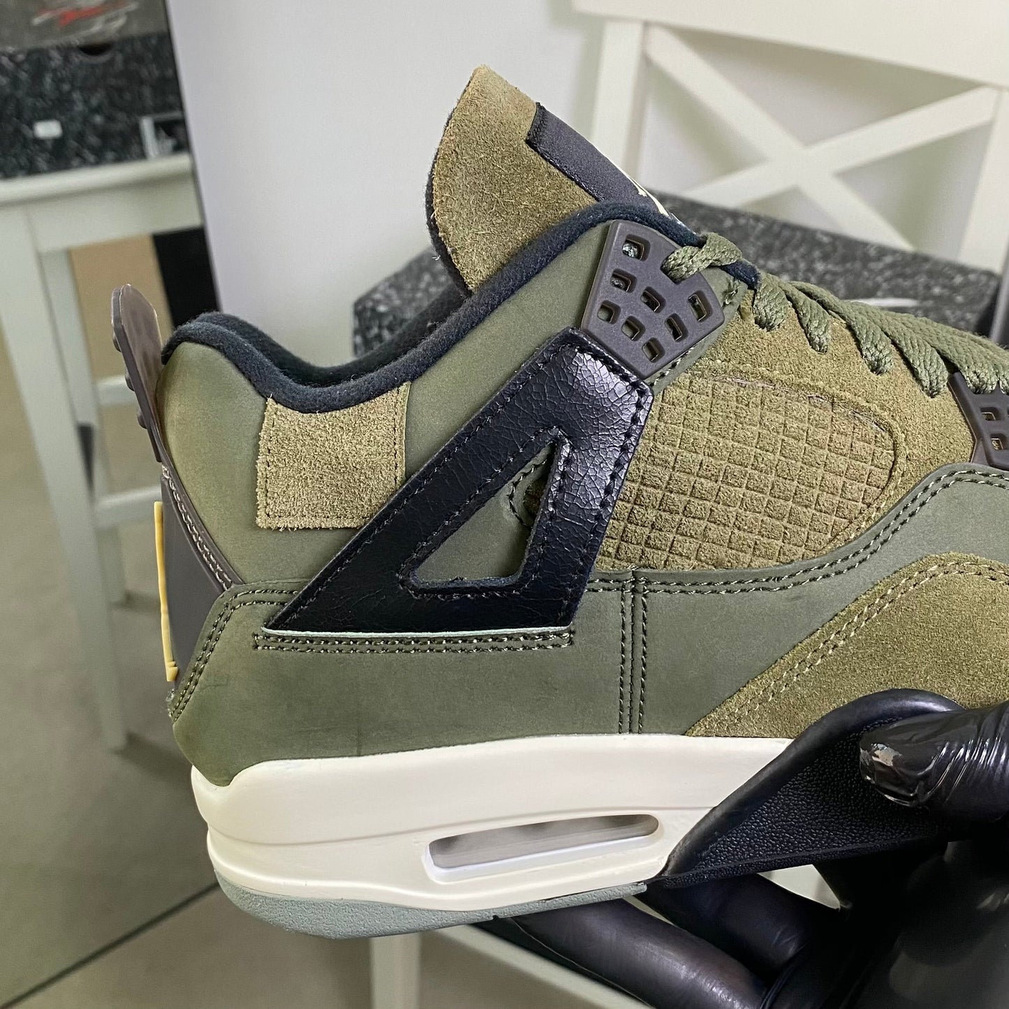 Air Jordan 4 Craft “Medium Olive”