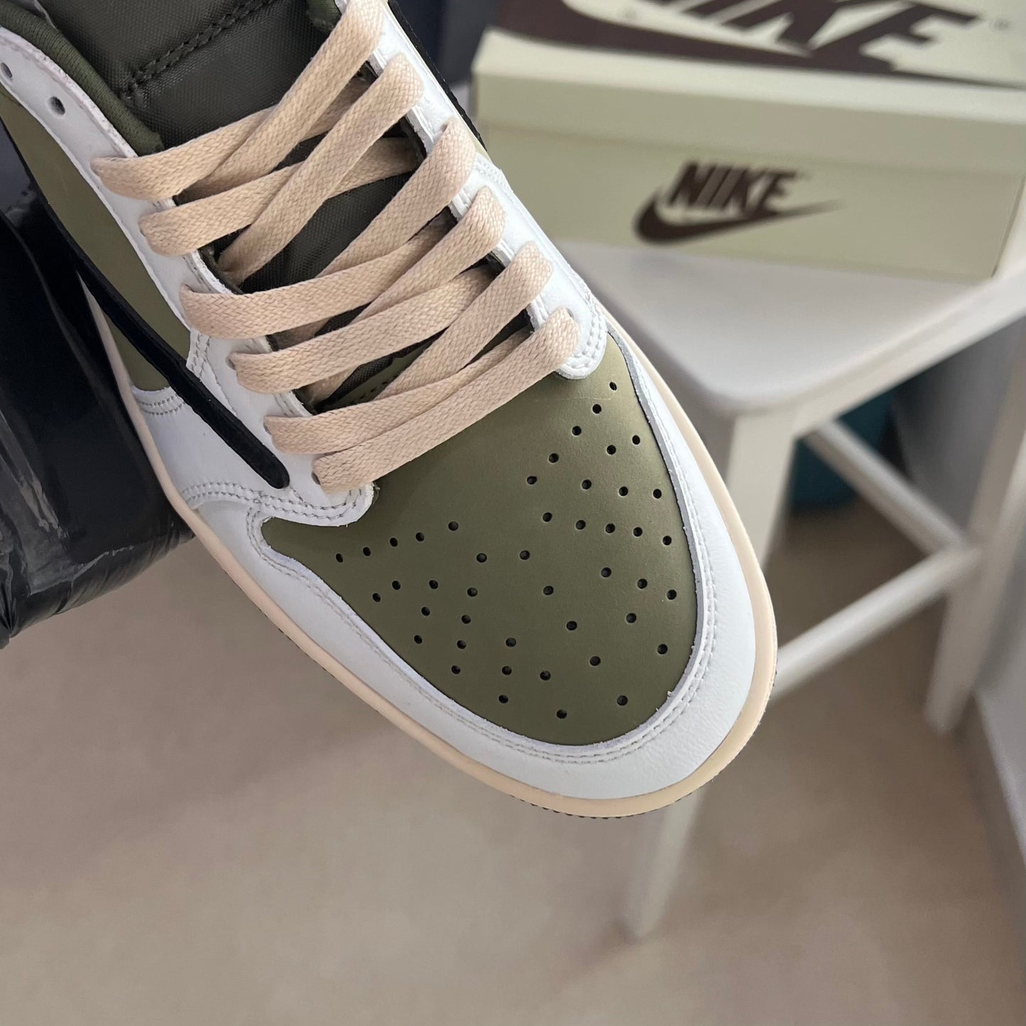 Travis Scott x Jordan 1 Low “Medium Olive”