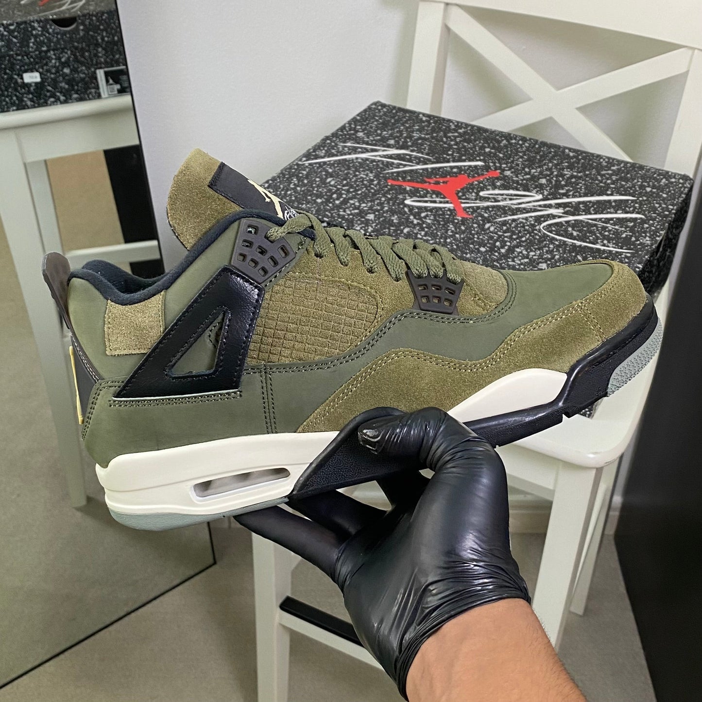 Air Jordan 4 Craft “Medium Olive”