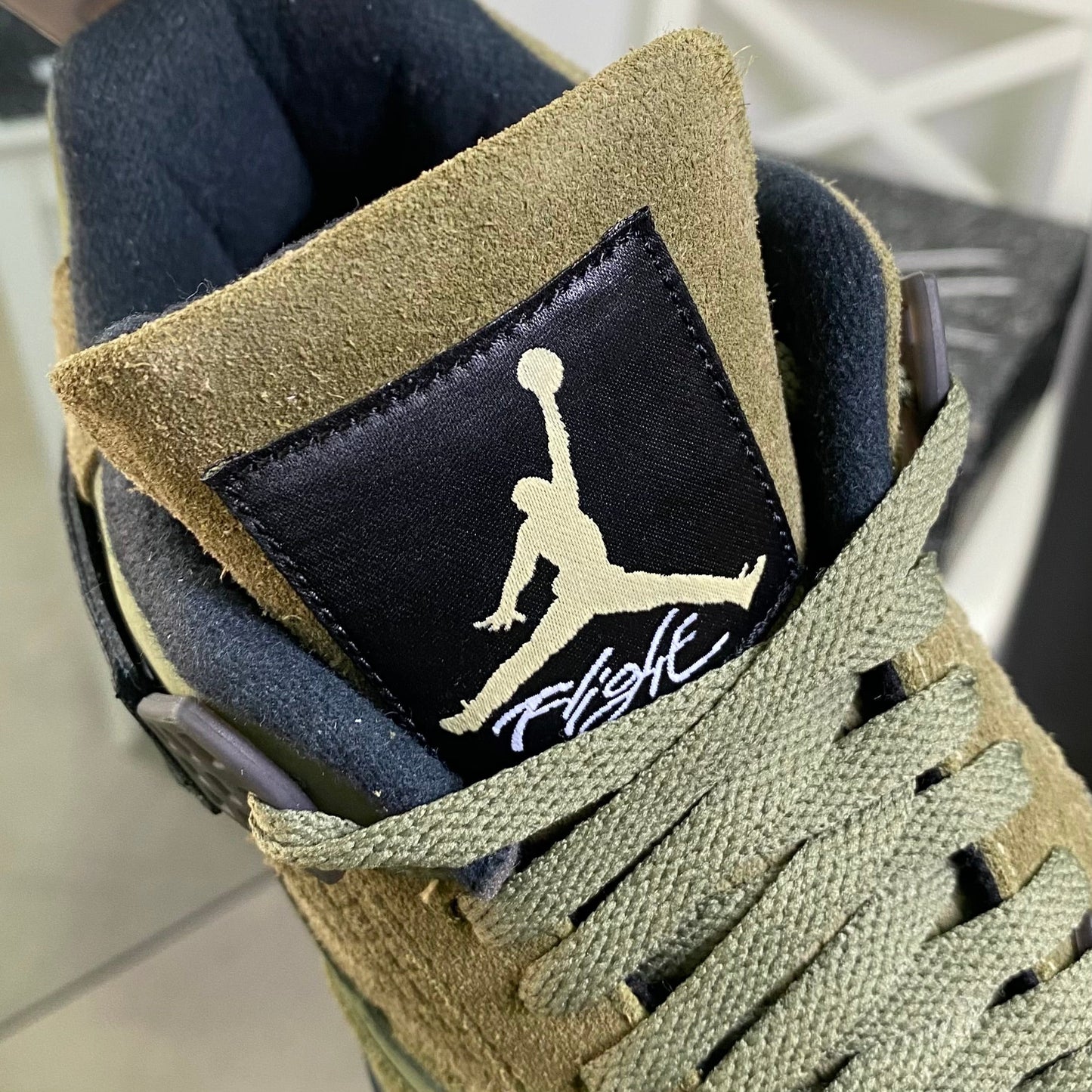 Air Jordan 4 Craft “Medium Olive”